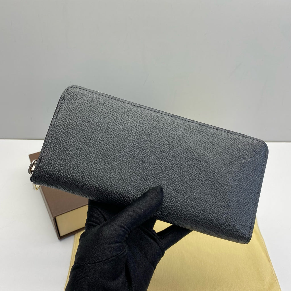 Prada 0 unknown Black Clutch 0 unknown