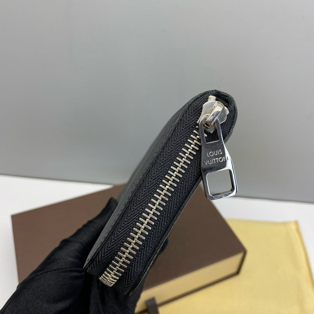 Prada 0 unknown Black Clutch 0 unknown