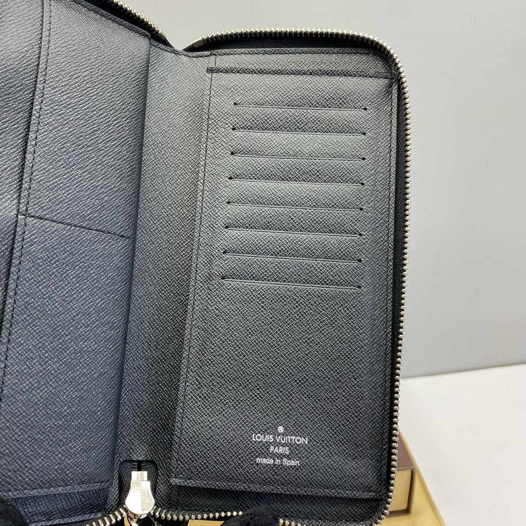 Prada 0 unknown Black Clutch 0 unknown