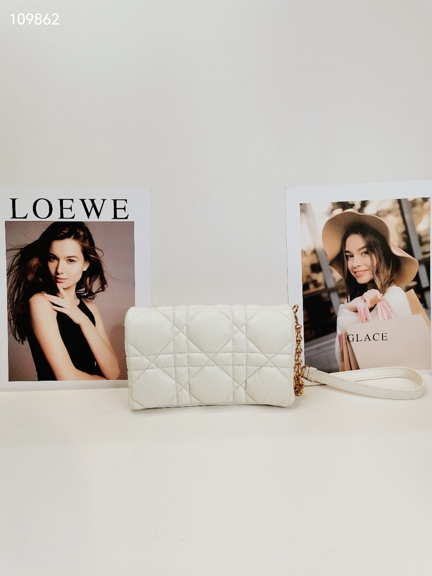 Dior Leather White Clutch S5135UNGX_M030