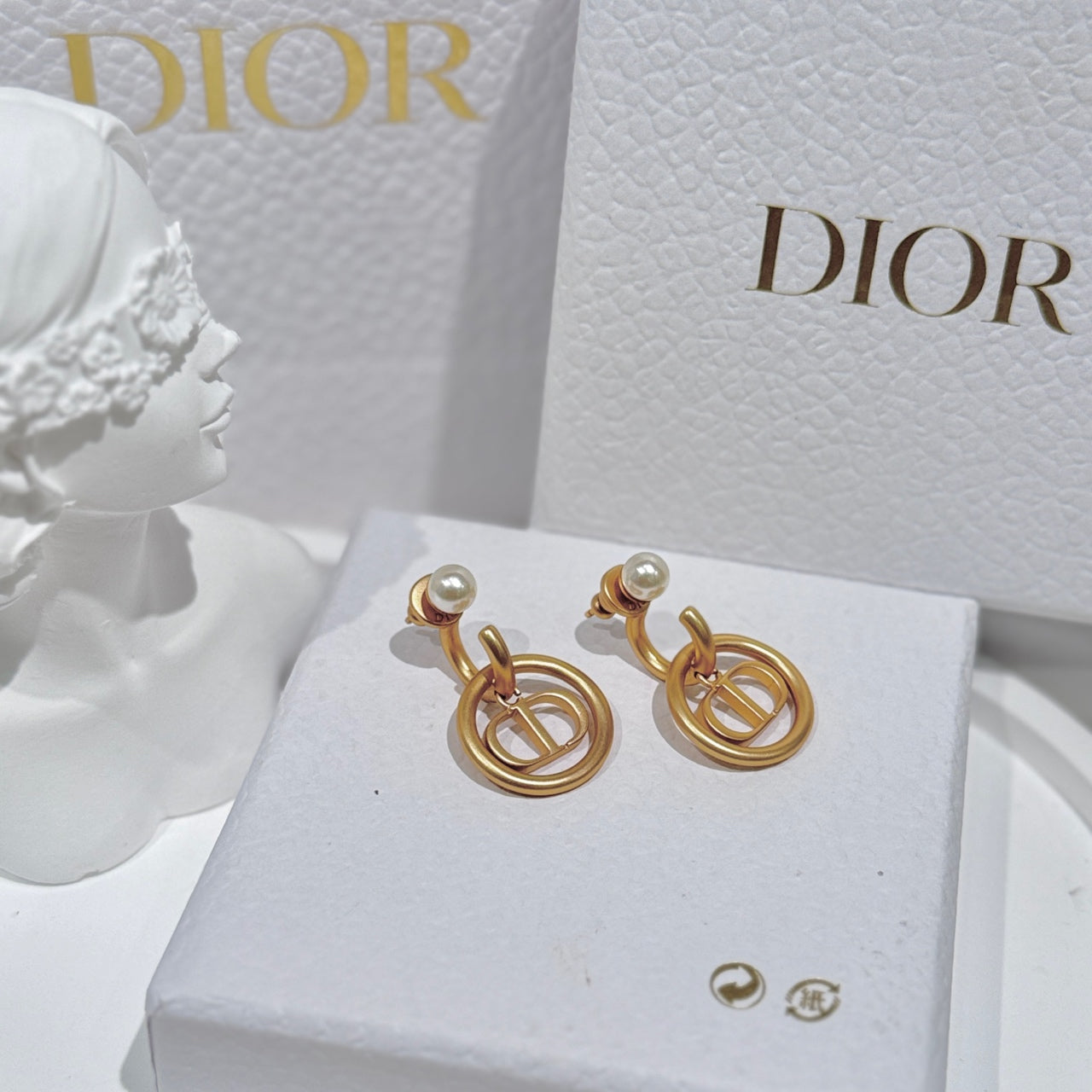 Dior White