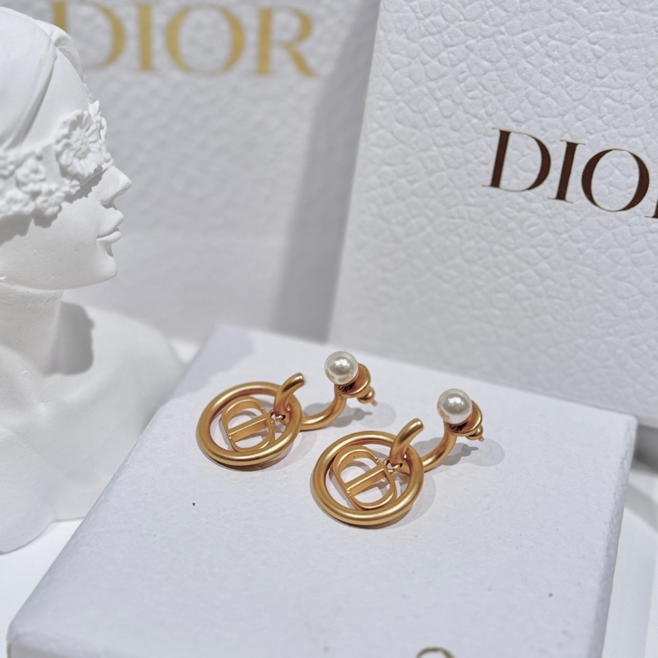 Dior White