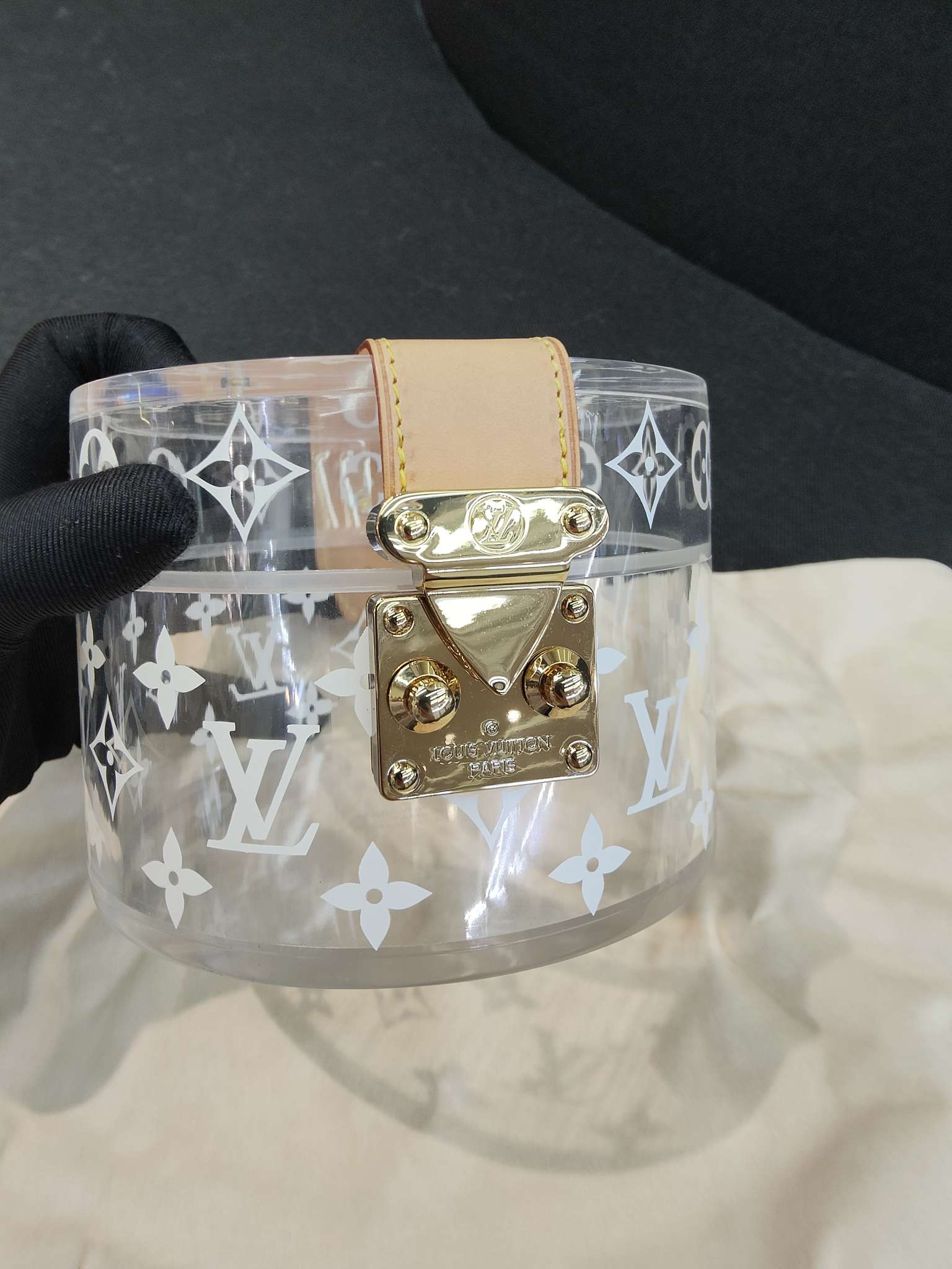 Louis Vuitton Clear 14.0x 9.0x 12.5 cm GI0203