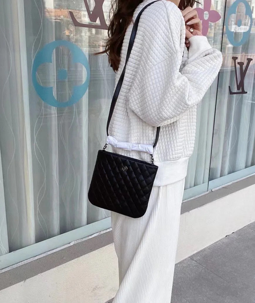 Chanel Messenger Bag 17.5*16.5