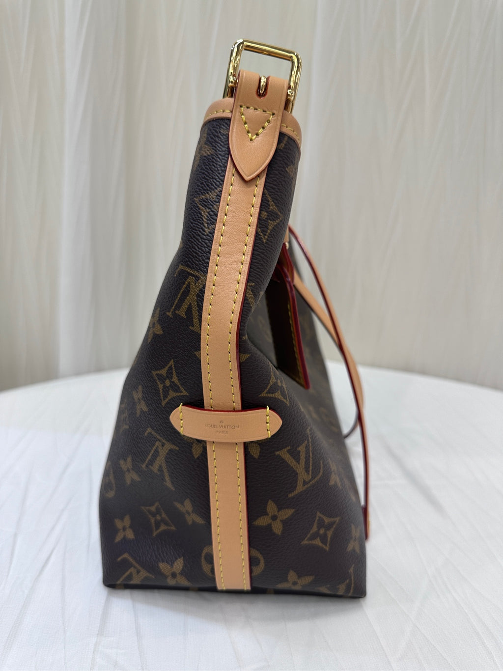 Louis Vuitton Carryall 29 x 24 x 12 M46203