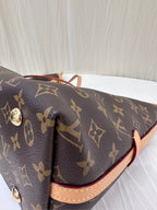 Louis Vuitton Carryall 29 x 24 x 12 M46203