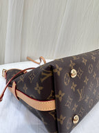 Louis Vuitton Carryall 29 x 24 x 12 M46203