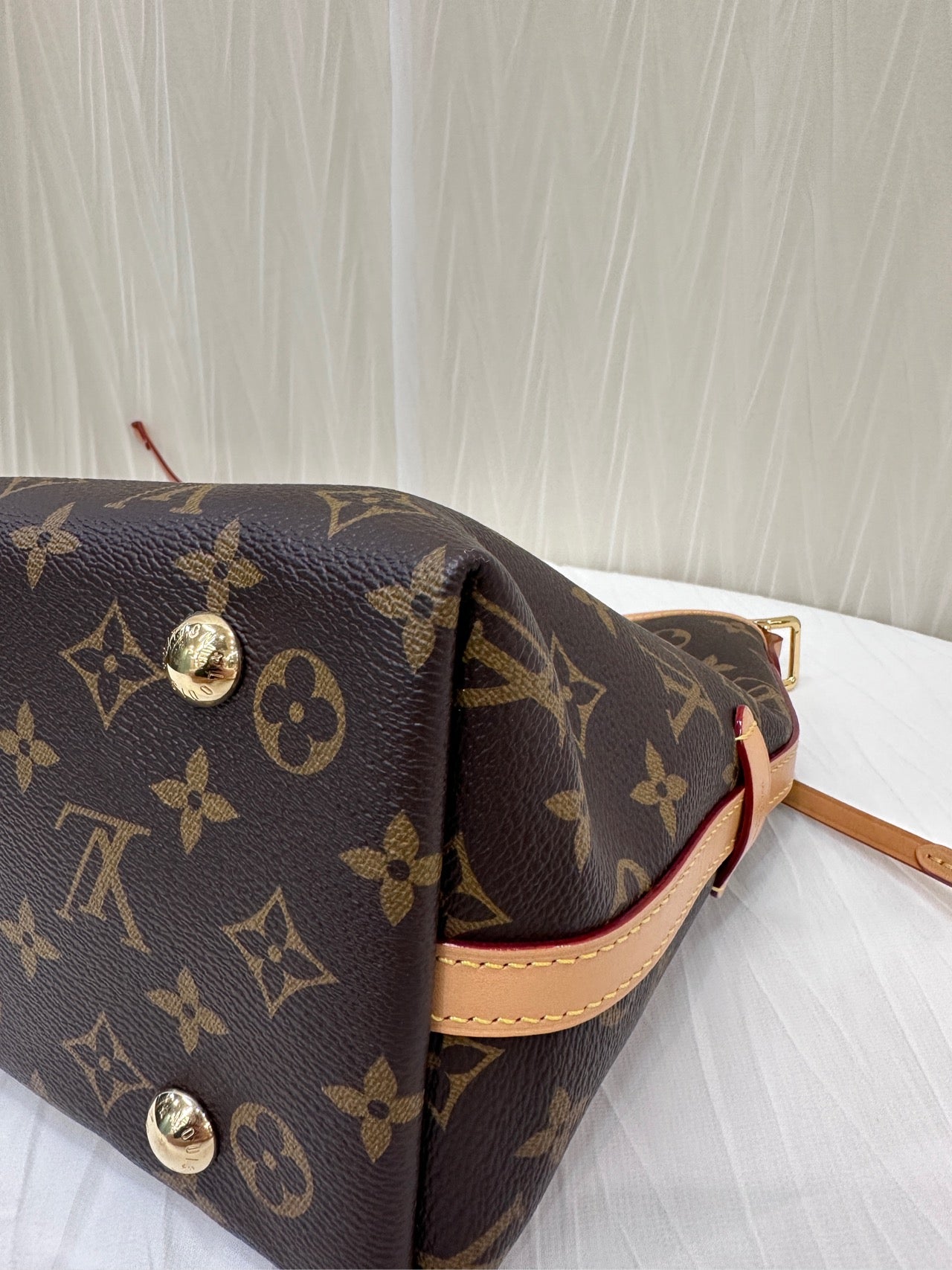 Louis Vuitton Carryall 29 x 24 x 12 M46203