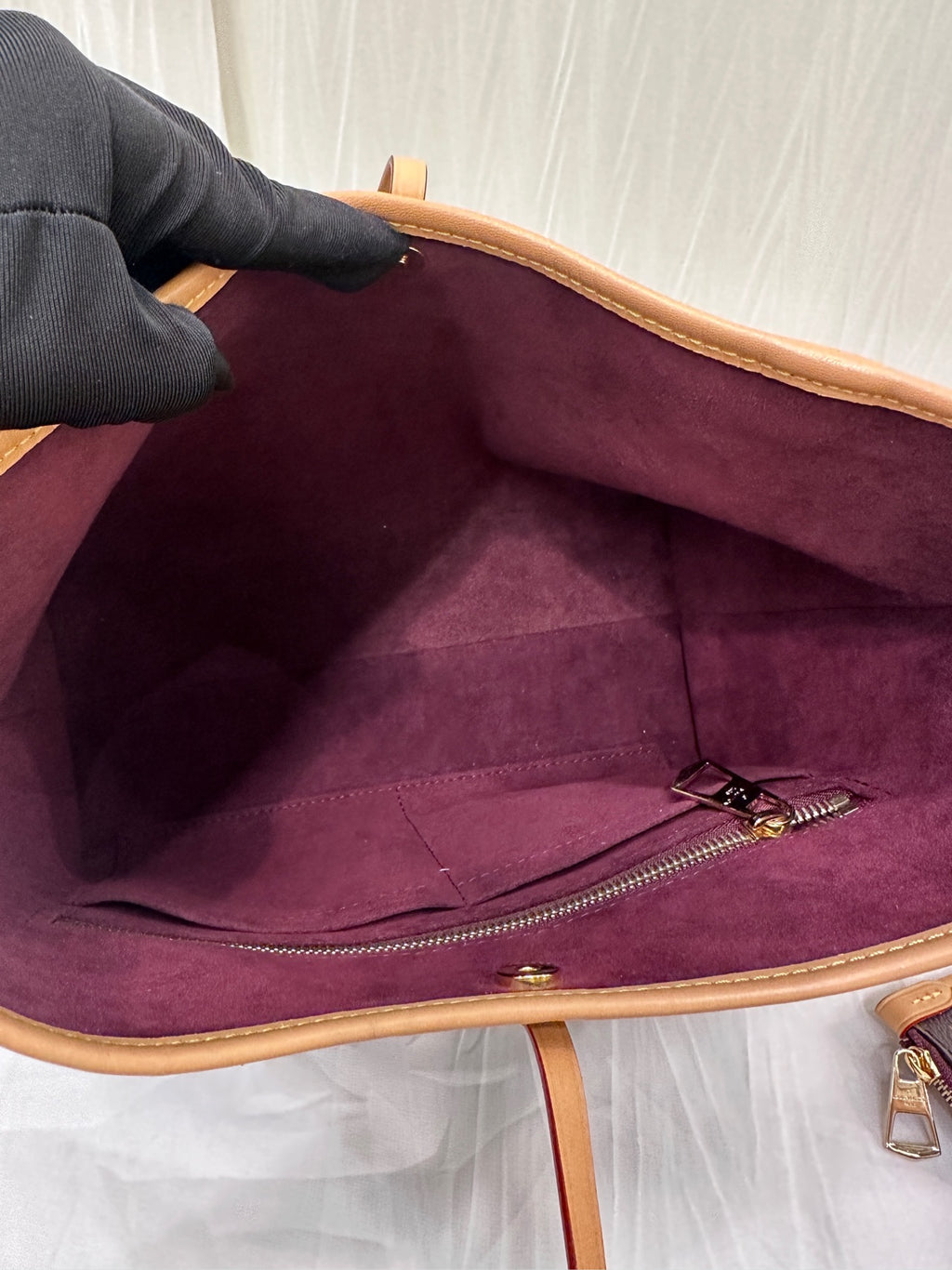 Louis Vuitton Carryall 29 x 24 x 12 M46203