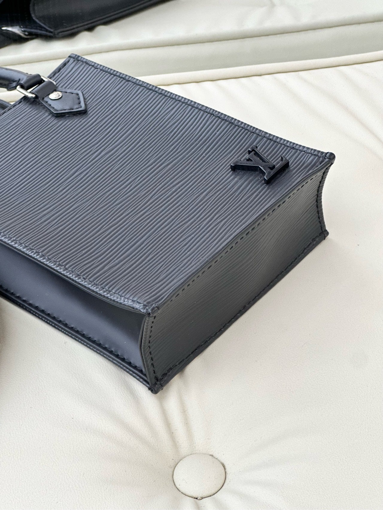 Louis Vuitton Petit Sac Plat Black M81238