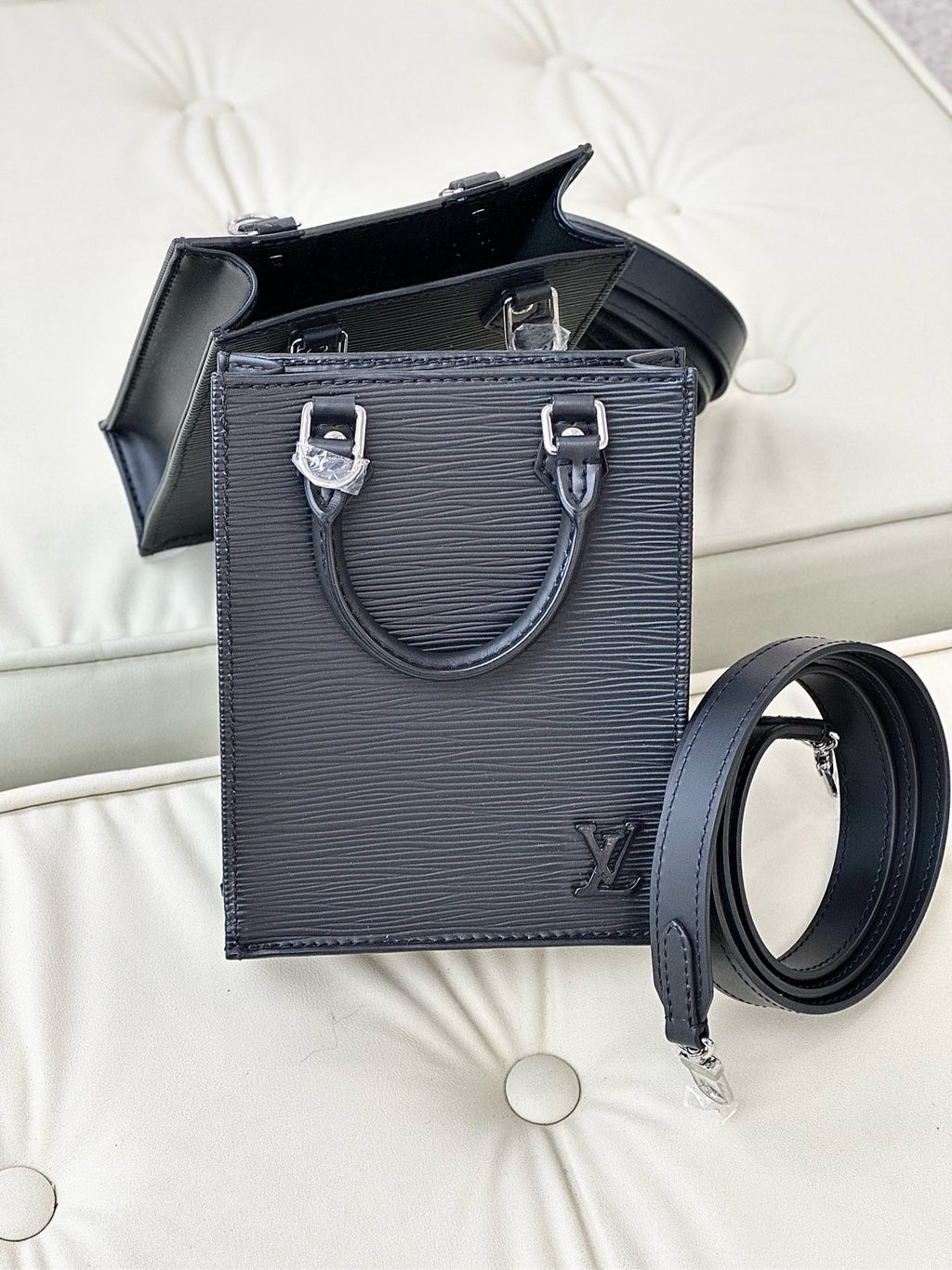 Louis Vuitton Petit Sac Plat Black M81238