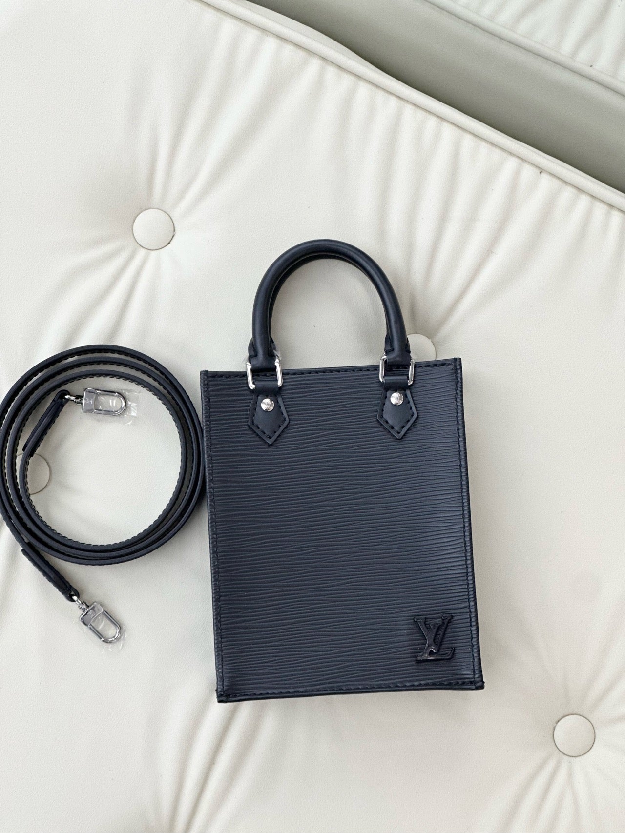 Louis Vuitton Petit Sac Plat Black M81238