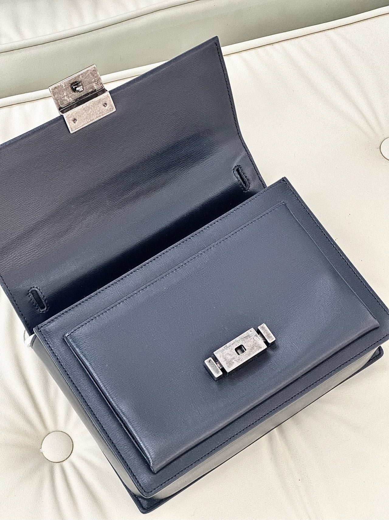Saint laurent Black Messenger Bag 482051D420D1000