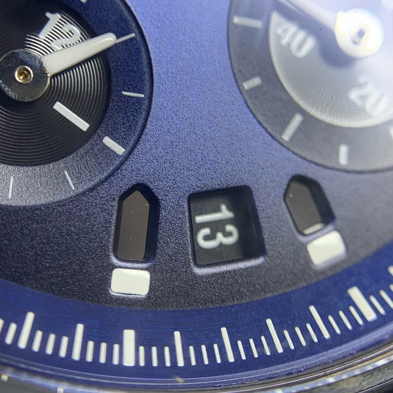 Girard-Perregaux Laureato 44 mm 81060-21-491-FH6A