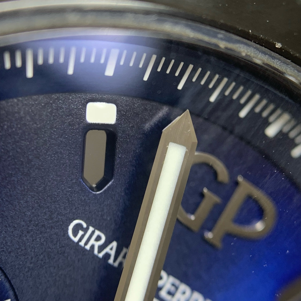 Girard-Perregaux Laureato 44 mm 81060-21-491-FH6A
