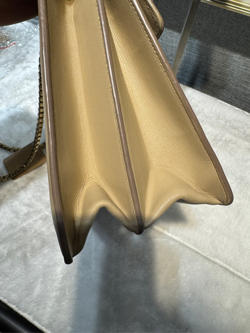 Salvatore Ferragamo Length 28 cm, width 12 cm, height 18.5 cm 21G671-675453
