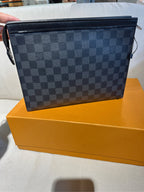 Louis Vuitton Pochette Voyage 27.0x 21.0x 3.0 cm N41696