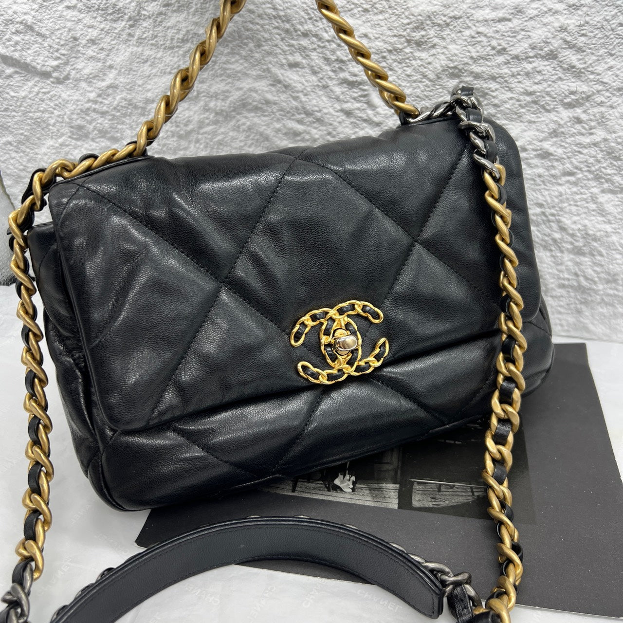 Chanel CHANEL 19 handbag Crossbody 16.0 × 26 × 9.0 AS1160B0680894305