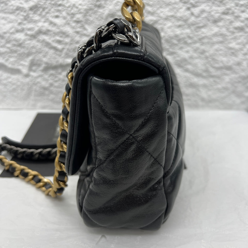 Chanel CHANEL 19 handbag Crossbody 16.0 × 26 × 9.0 AS1160B0680894305