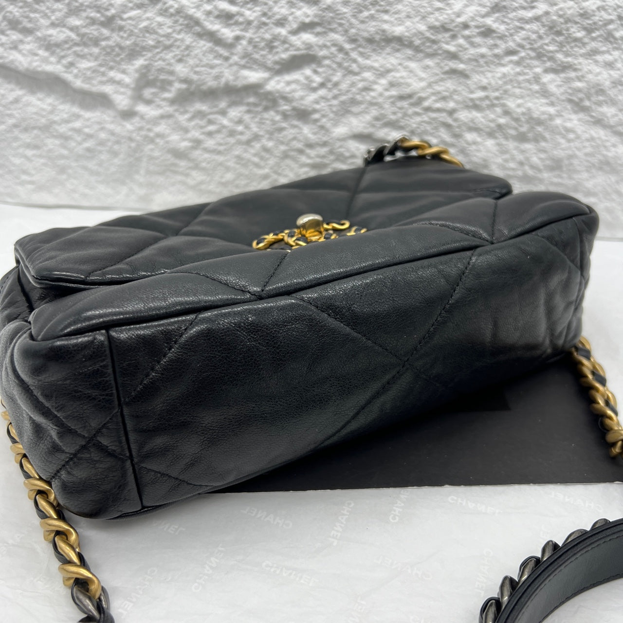 Chanel CHANEL 19 handbag Crossbody 16.0 × 26 × 9.0 AS1160B0680894305