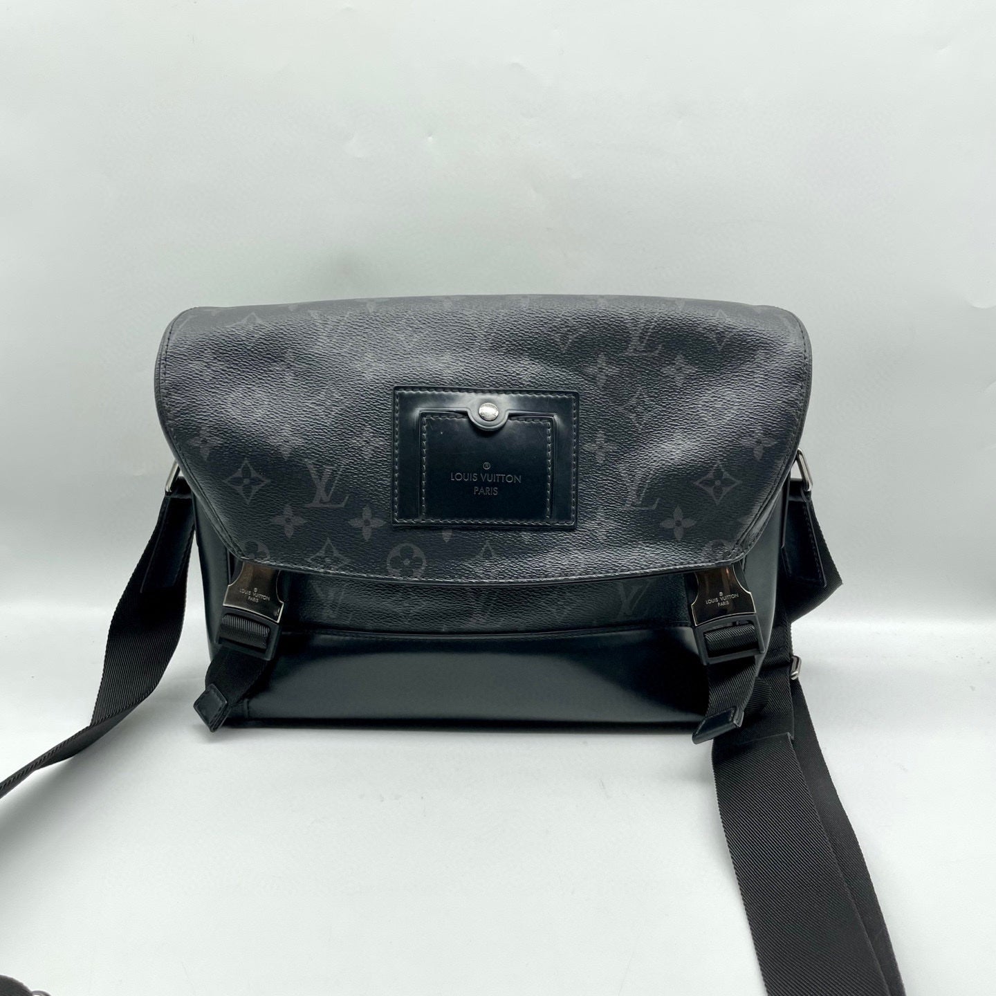 Louis Vuitton Messenger Bag