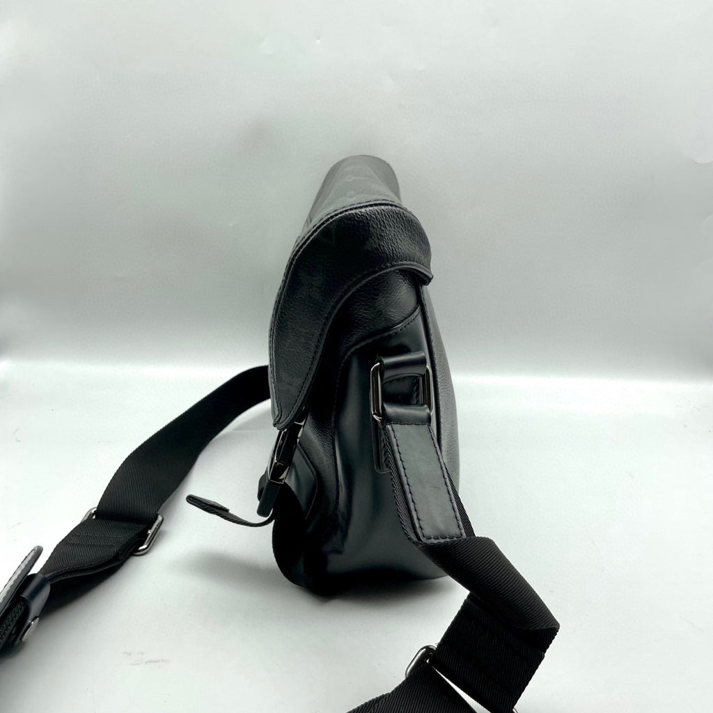 Louis Vuitton Messenger Bag