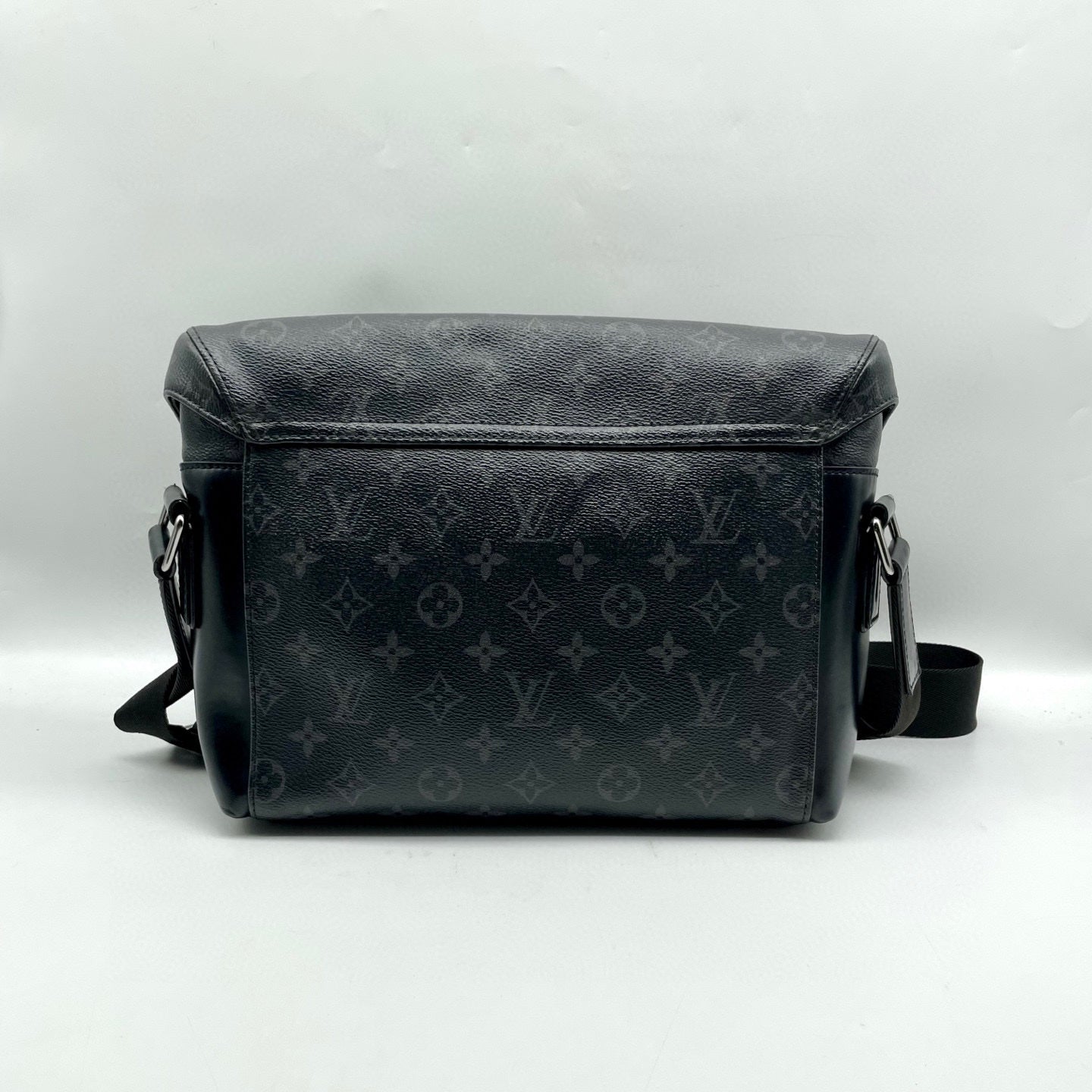 Louis Vuitton Messenger Bag