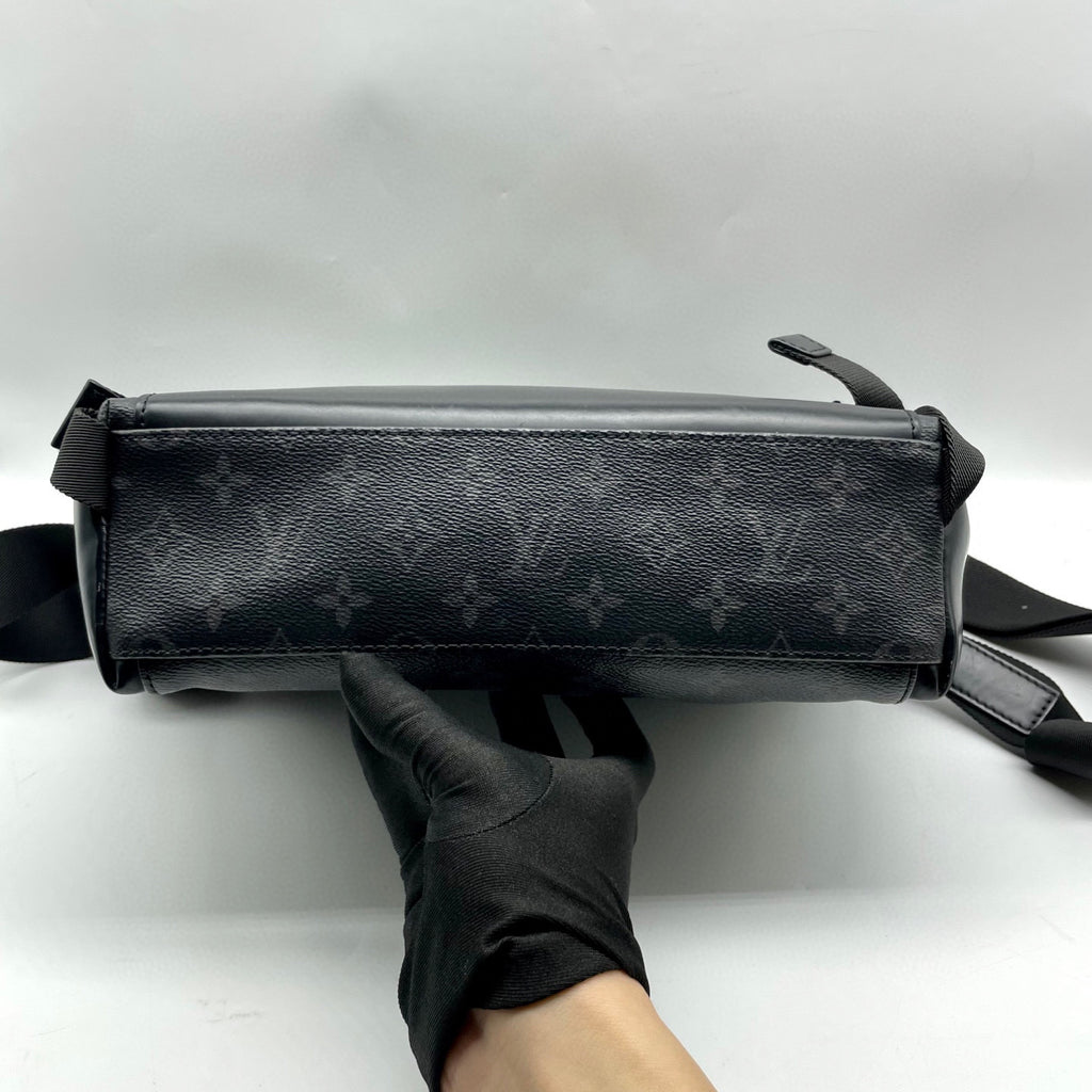 Louis Vuitton Messenger Bag