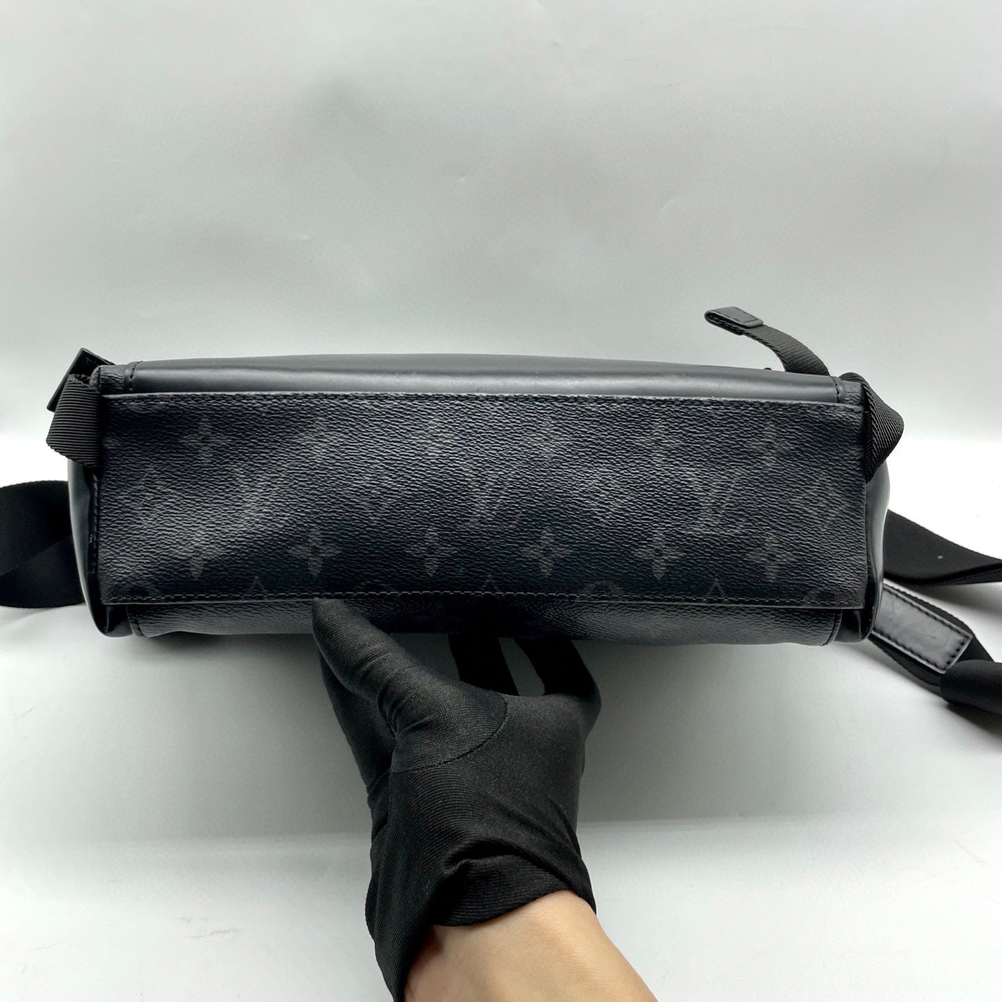 Louis Vuitton Messenger Bag