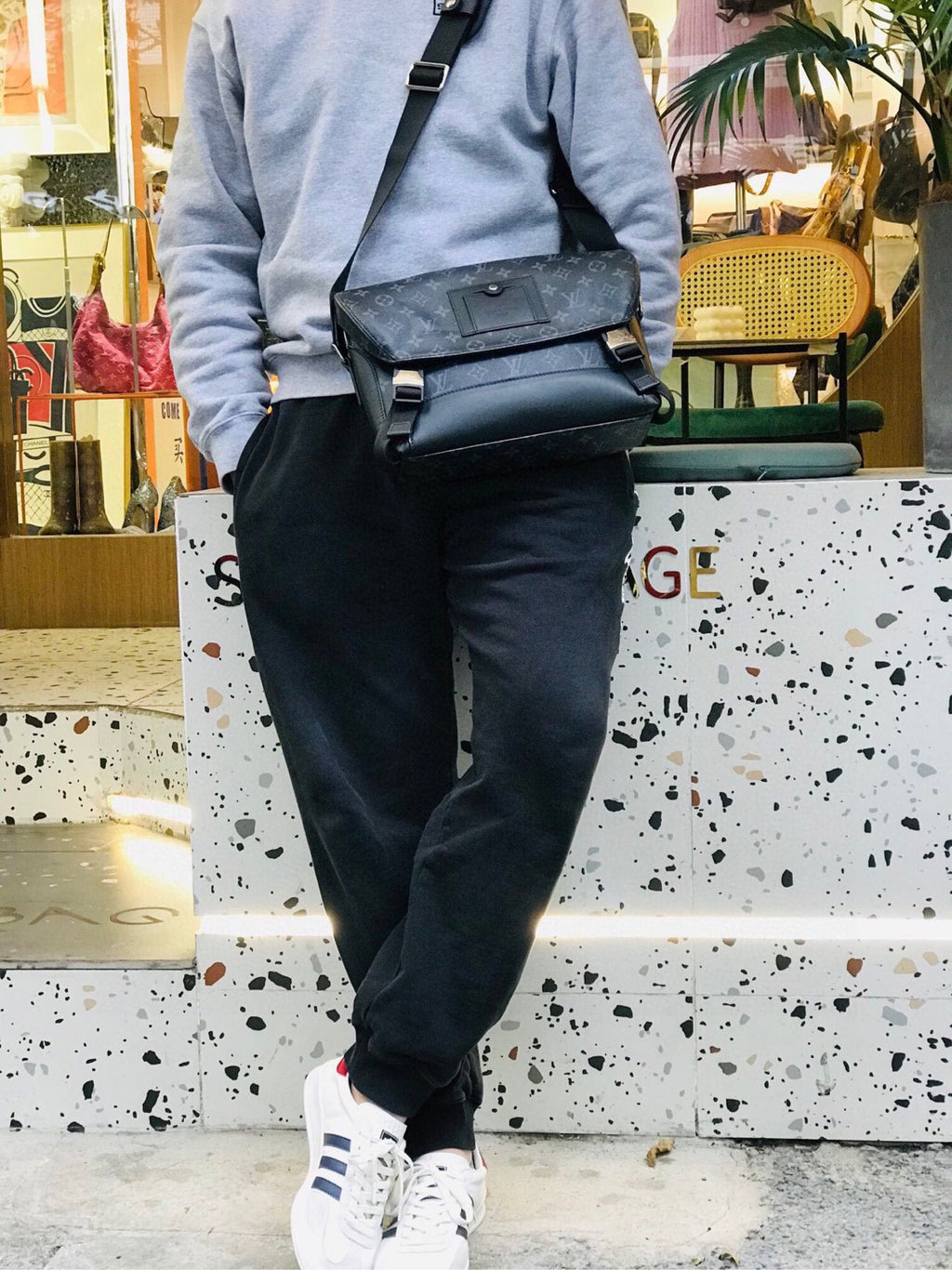 Louis Vuitton Messenger Bag