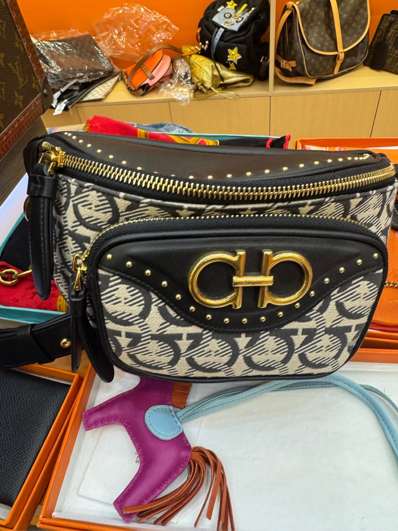 Salvatore Ferragamo Length 30 cm, width 11 cm, height 13 cm 21H337-700417