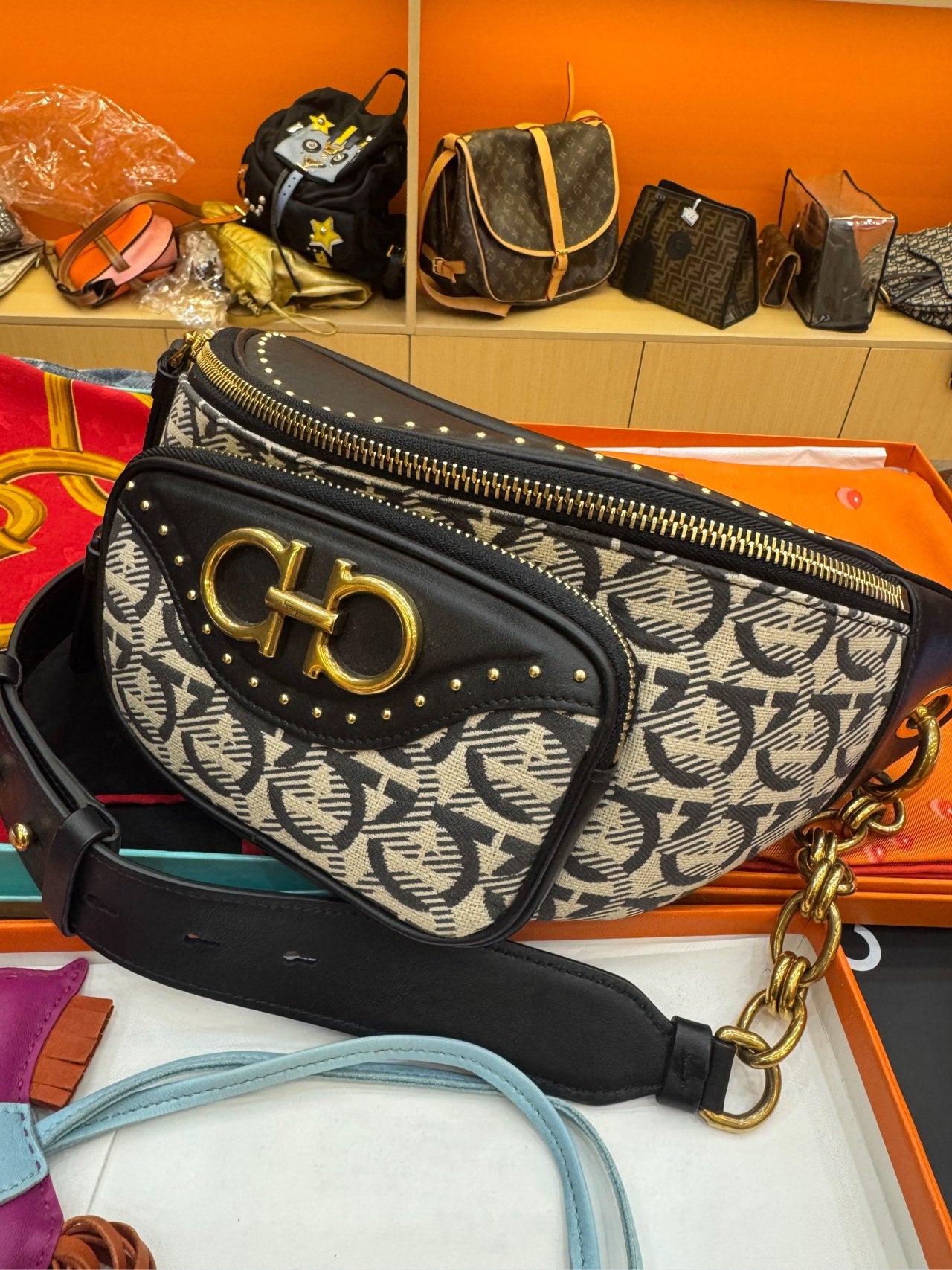 Salvatore Ferragamo Length 30 cm, width 11 cm, height 13 cm 21H337-700417