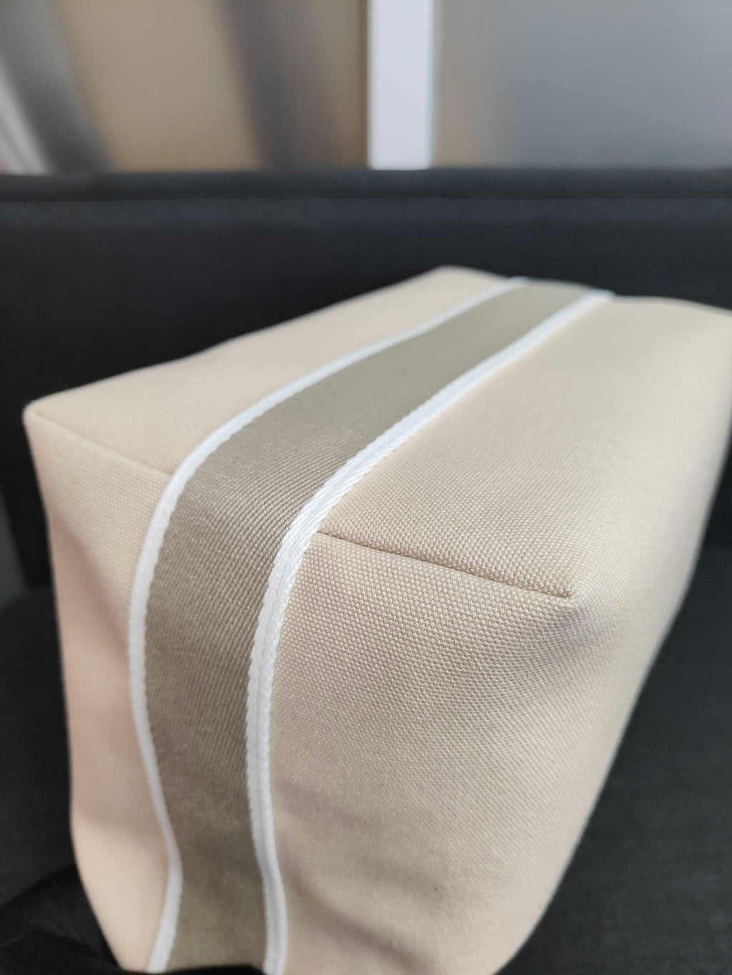 Hermes Canvas White