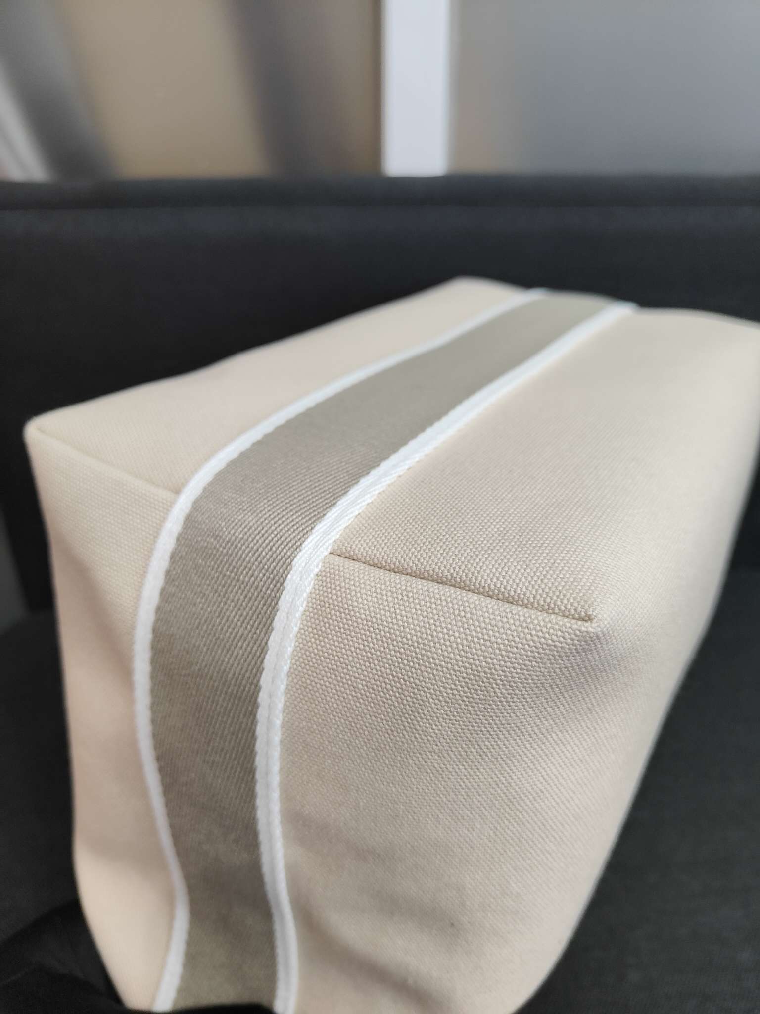 Hermes Canvas White