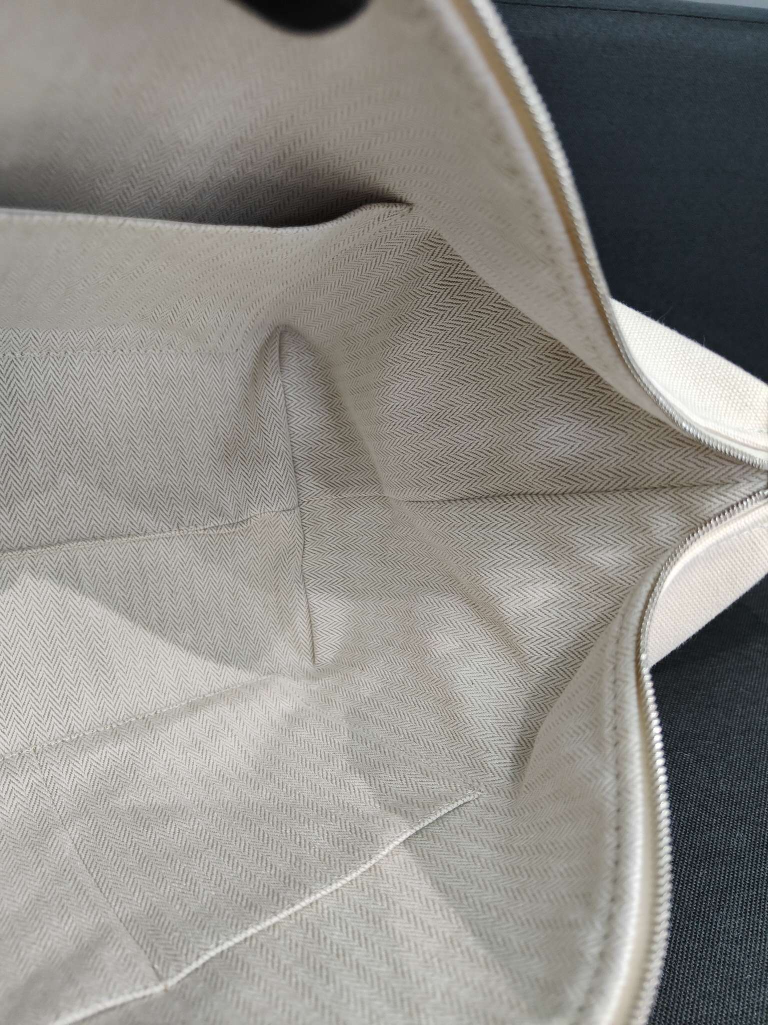 Hermes Canvas White