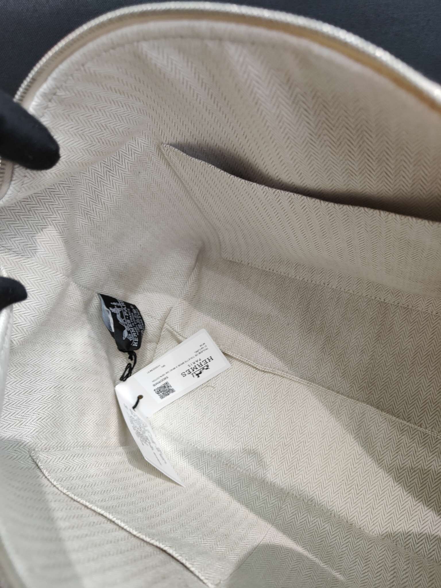 Hermes Canvas White