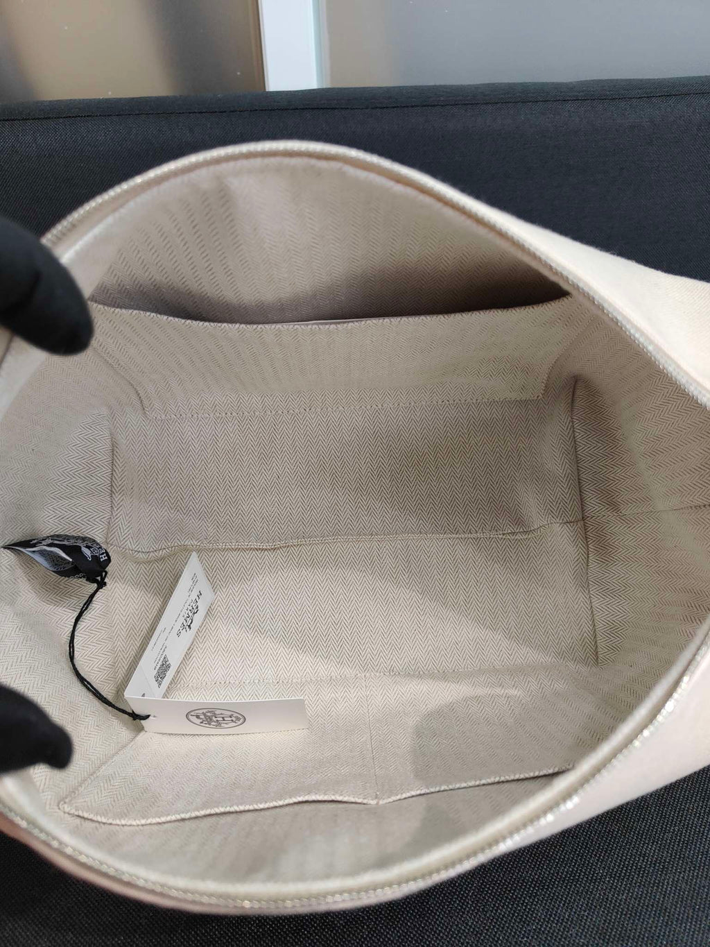 Hermes Canvas White