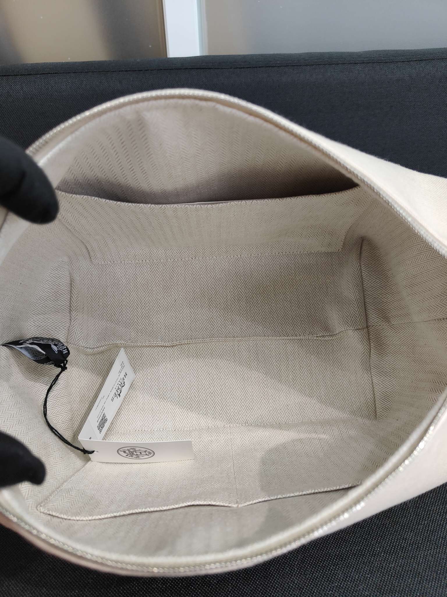Hermes Canvas White