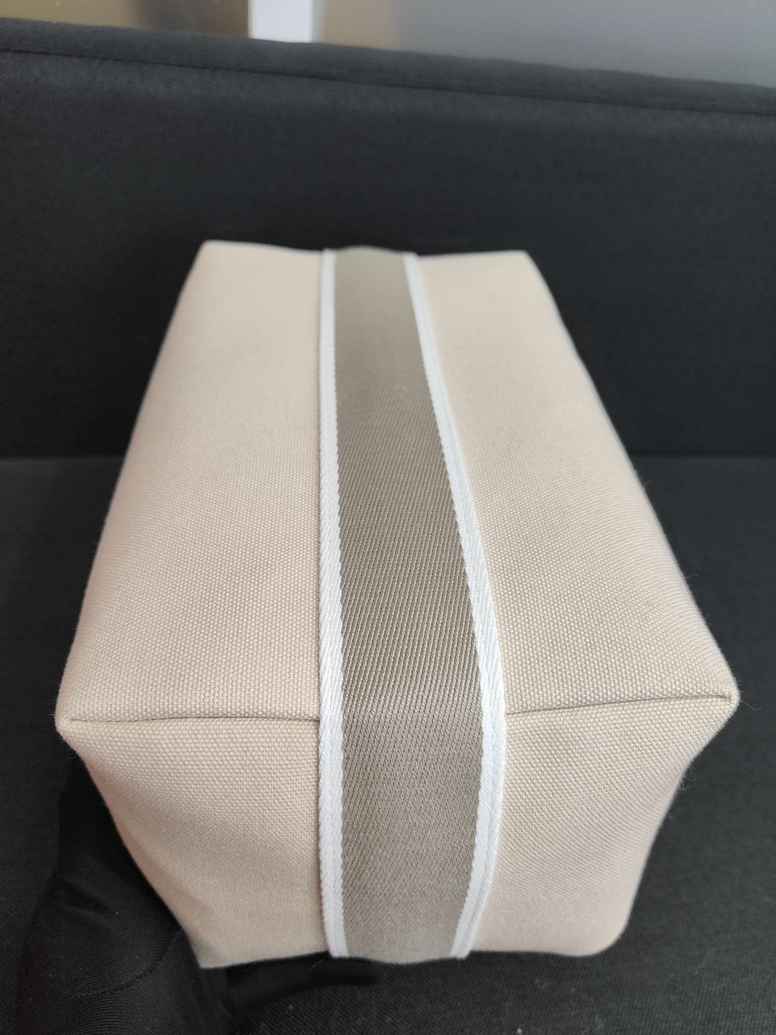 Hermes Canvas White