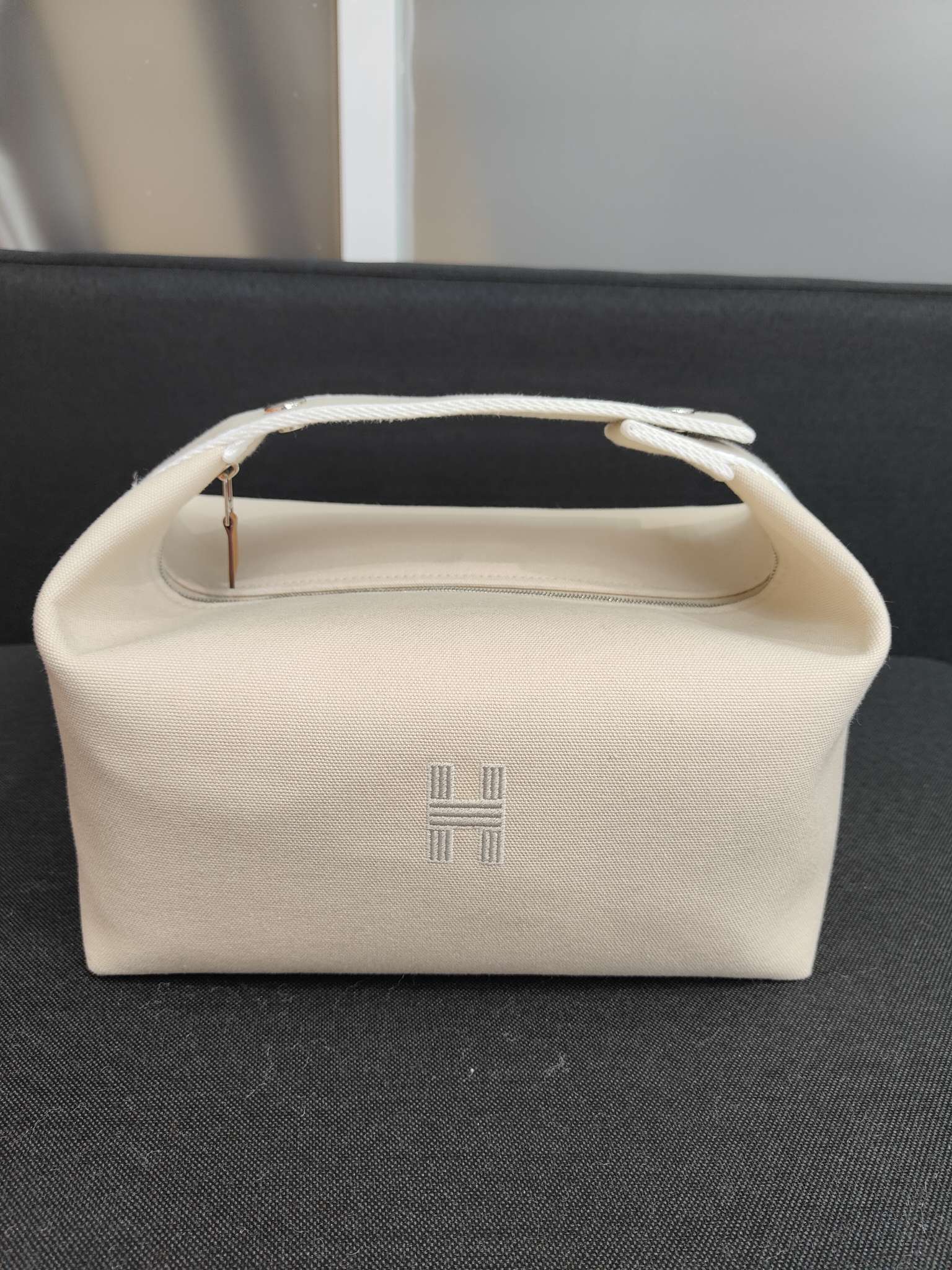 Hermes Canvas White