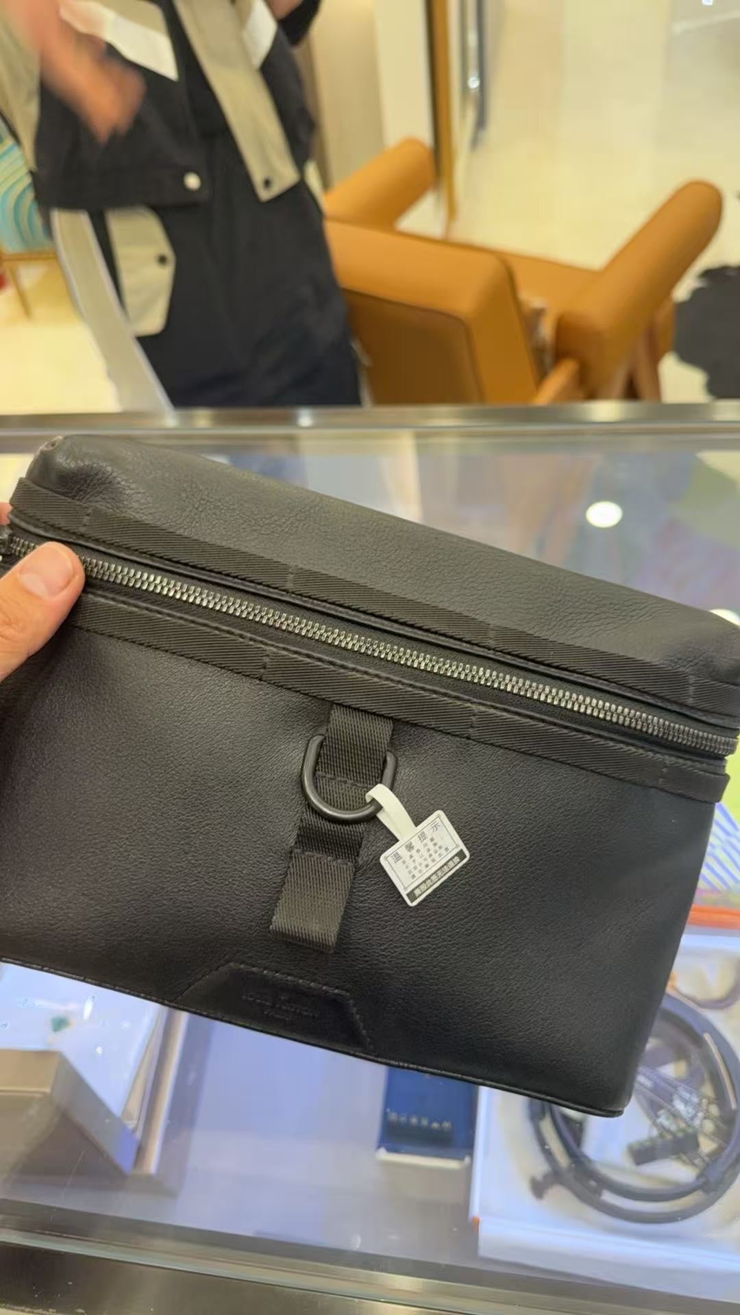 Louis Vuitton 28.0x20.0x4.0cm M52176