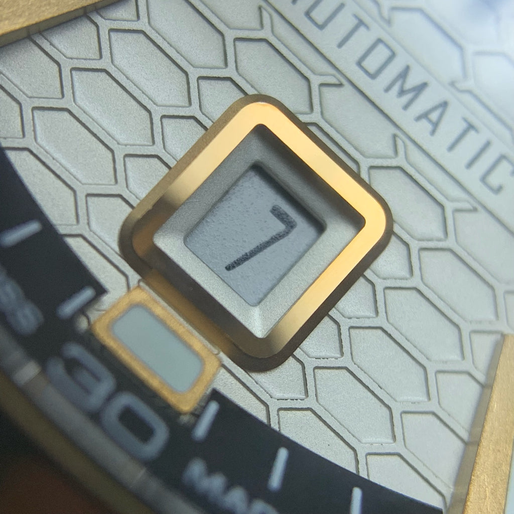Girard-Perregaux Sea Hawk series 44 millimeters 49970-34-132-BB6A