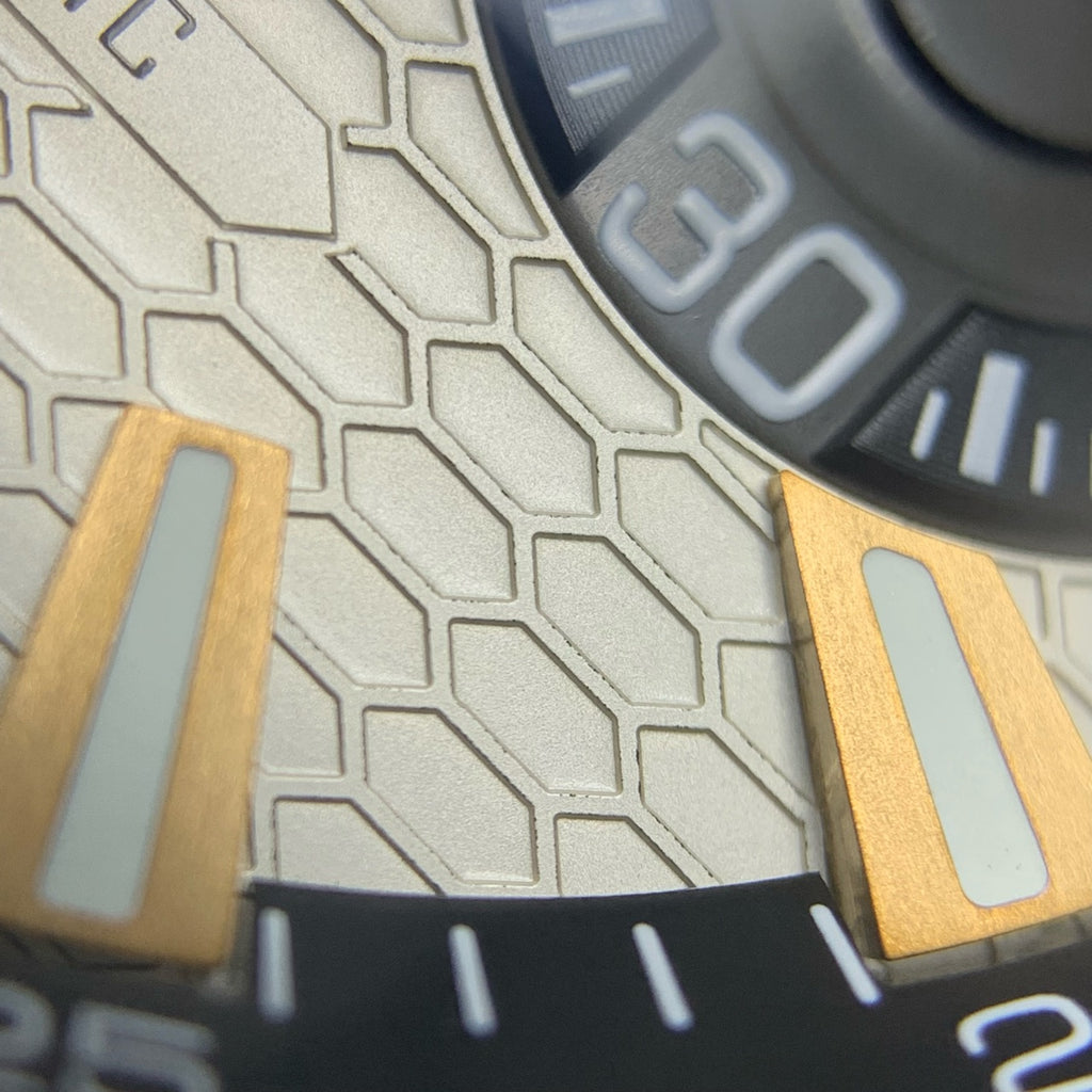 Girard-Perregaux Sea Hawk series 44 millimeters 49970-34-132-BB6A