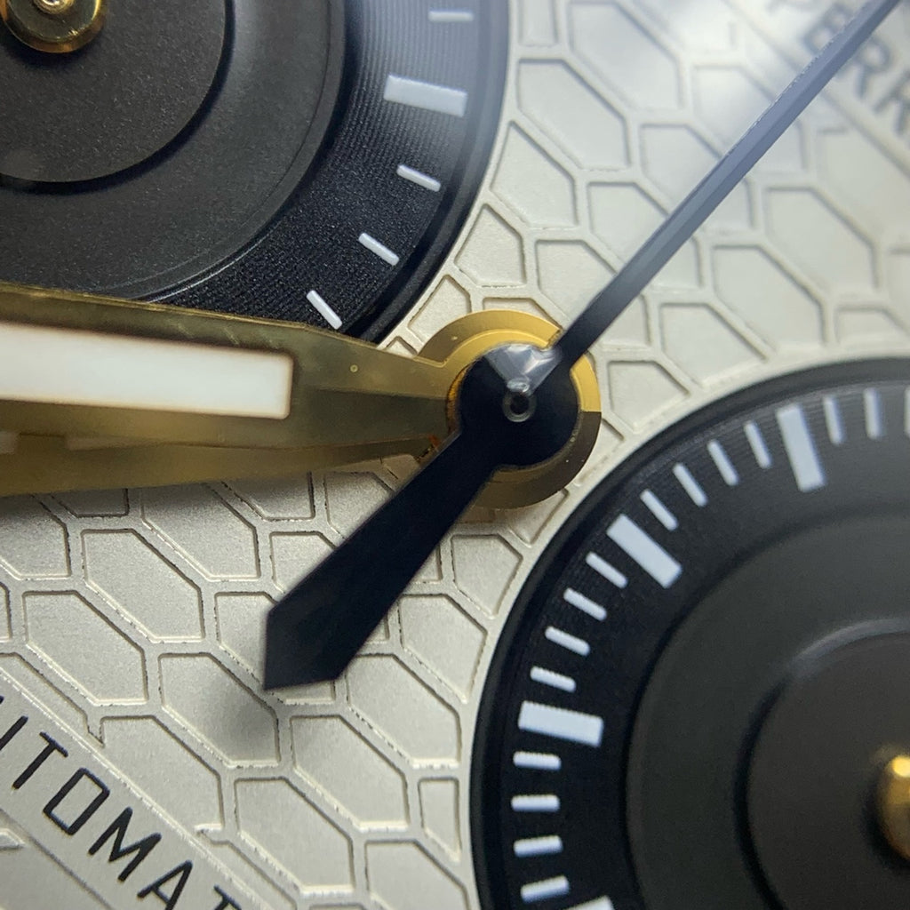 Girard-Perregaux Sea Hawk series 44 millimeters 49970-34-132-BB6A
