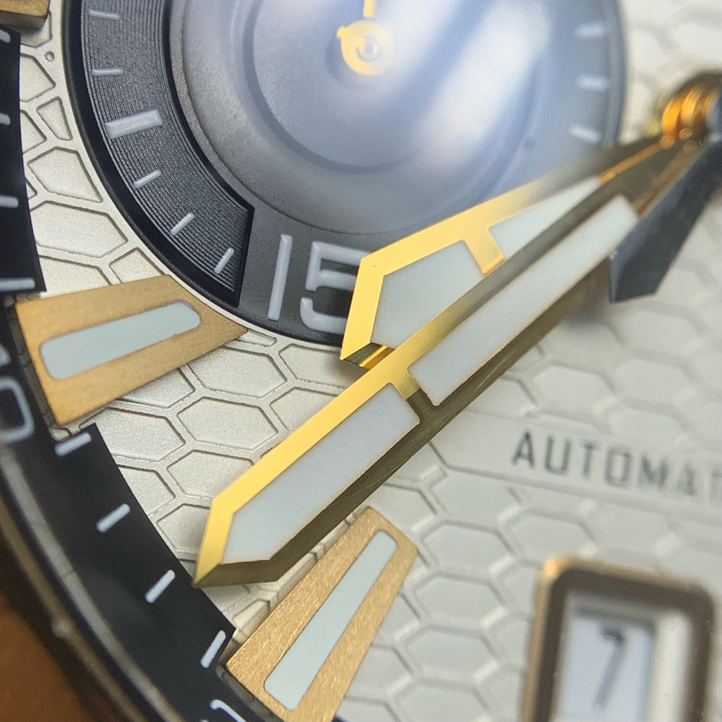 Girard-Perregaux Sea Hawk series 44 millimeters 49970-34-132-BB6A
