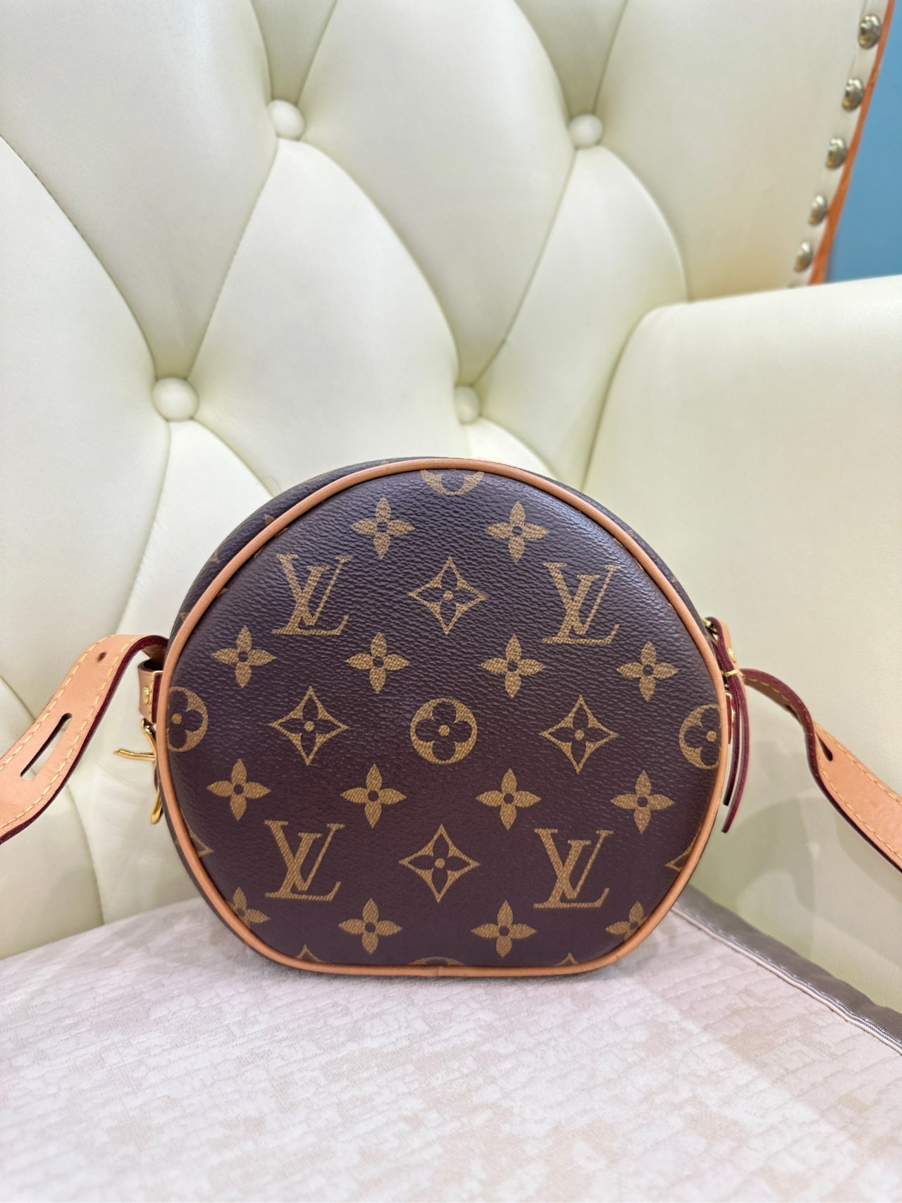Louis Vuitton Boîte Chapeau Souple Crossbody 17 x 18 x 7 M45578