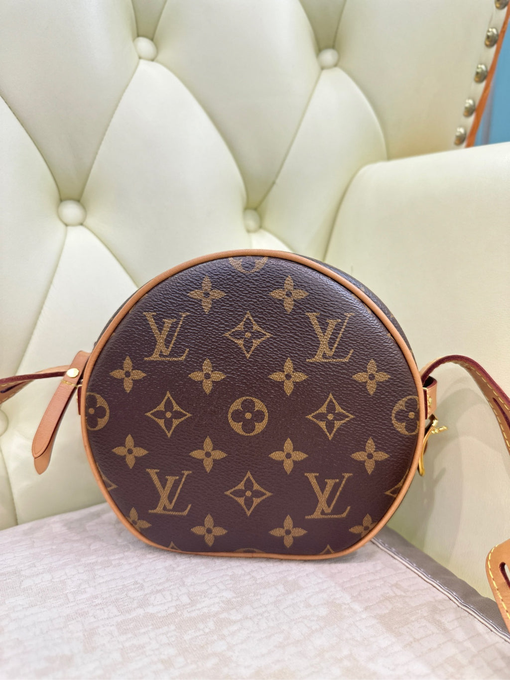 Louis Vuitton Boîte Chapeau Souple Crossbody 17 x 18 x 7 M45578