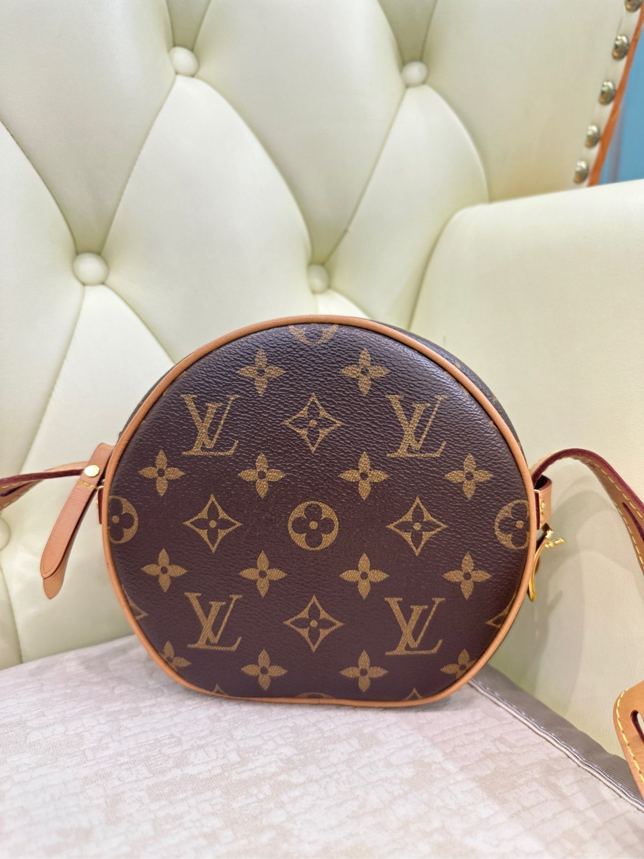 Louis Vuitton Boîte Chapeau Souple Crossbody 17 x 18 x 7 M45578