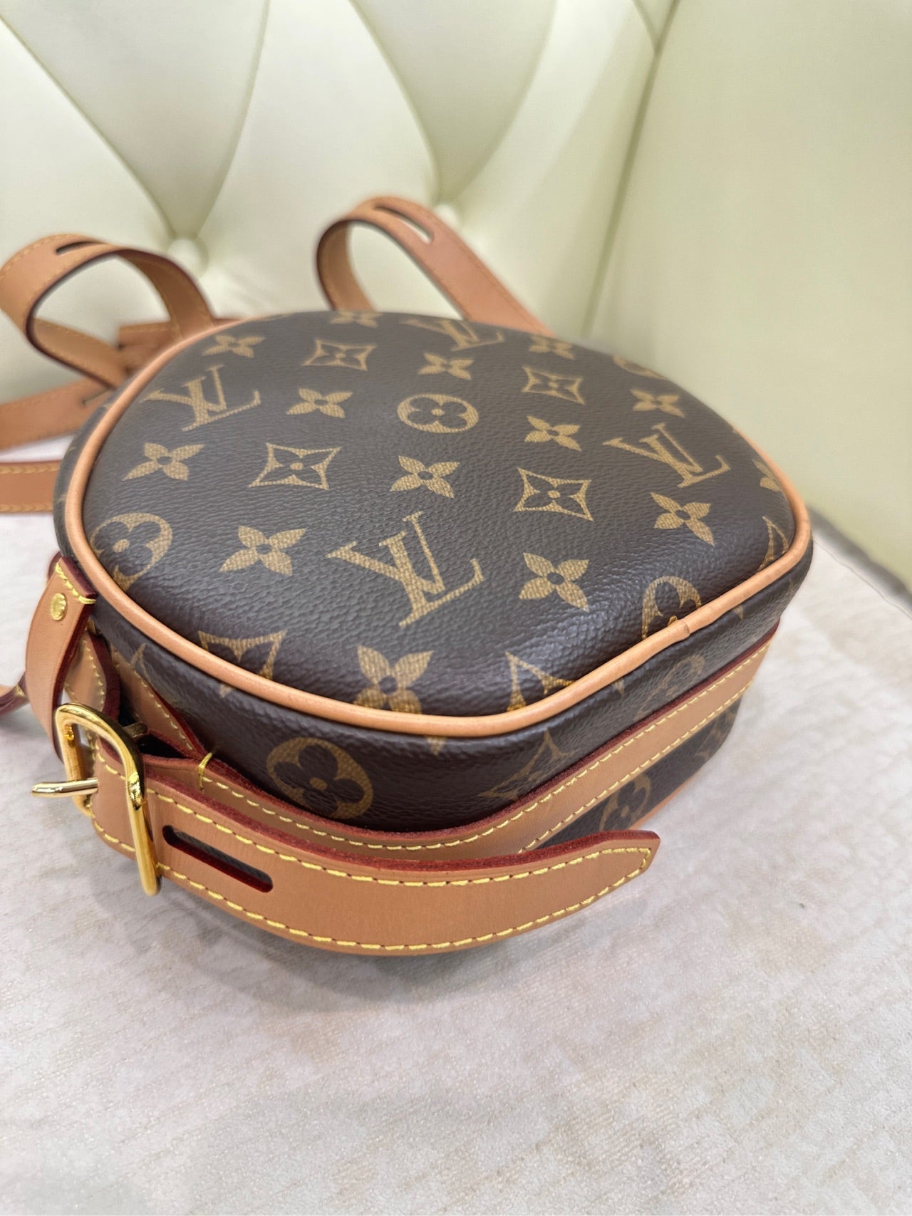 Louis Vuitton Boîte Chapeau Souple Crossbody 17 x 18 x 7 M45578