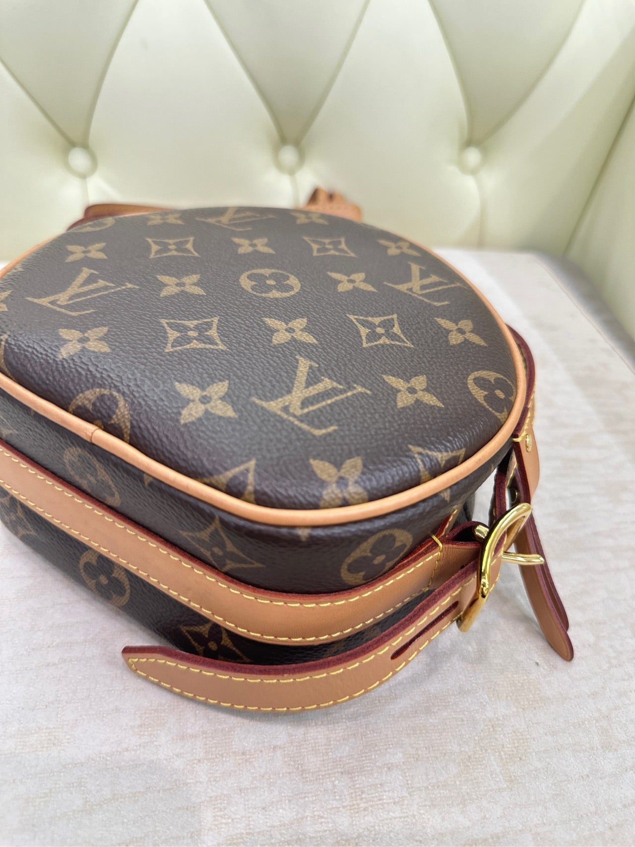 Louis Vuitton Boîte Chapeau Souple Crossbody 17 x 18 x 7 M45578